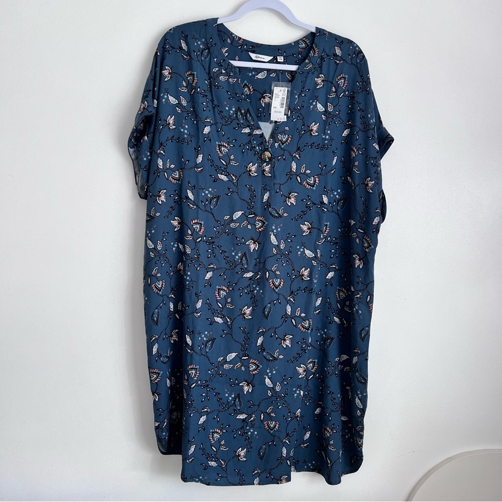 Short-Sleeve Loose Dress with Split Neckline XXL